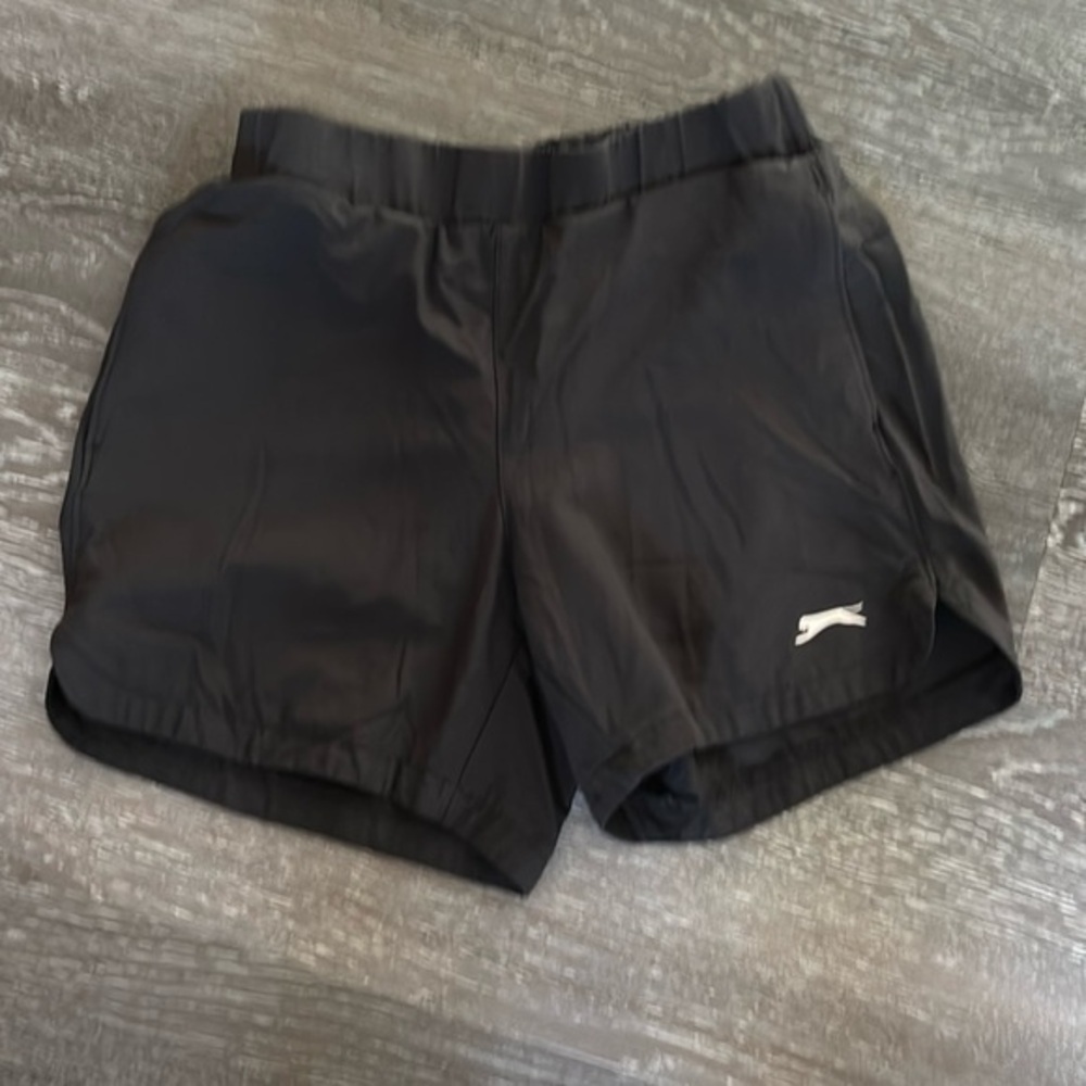 Slazenger running/tennis shorts
Women’s xs